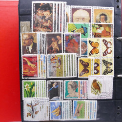 Lot massif de timbres d'Amérique et Afrique neufs et oblitérés en album.