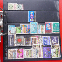 Lot massif de timbres d'Amérique et Afrique neufs et oblitérés en album.