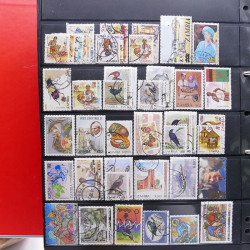 Lot massif de timbres d'Amérique et Afrique neufs et oblitérés en album.