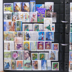 Lot de timbres des pays d'Océanie neufs et oblitérés en album.