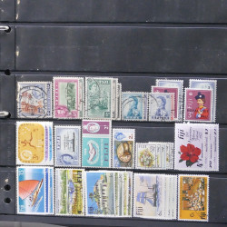 Lot de timbres des pays d'Océanie neufs et oblitérés en album.