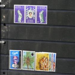 Lot de timbres des pays d'Océanie neufs et oblitérés en album.