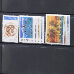 Lot de timbres des pays d'Océanie neufs et oblitérés en album.