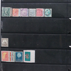 Lot de timbres des pays d'Océanie neufs et oblitérés en album.