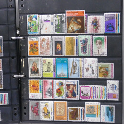 Lot de timbres des pays d'Océanie neufs et oblitérés en album.