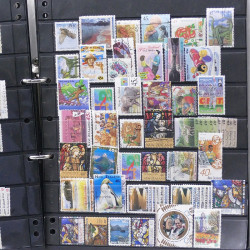 Lot de timbres des pays d'Océanie neufs et oblitérés en album.