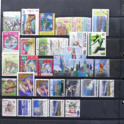 Lot de timbres des pays d'Océanie neufs et oblitérés en album.