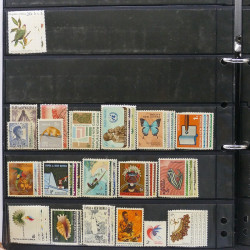 Lot de timbres des pays d'Océanie neufs et oblitérés en album.