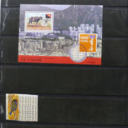 Lot de timbres des pays d'Océanie neufs et oblitérés en album.