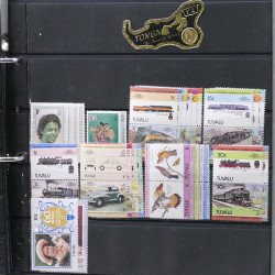 Lot de timbres des pays d'Océanie neufs et oblitérés en album.