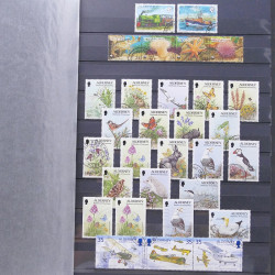Lot de timbres d'Alderney et Guernesey oblitérés en un album.