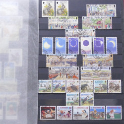 Lot de timbres d'Alderney et Guernesey oblitérés en un album.