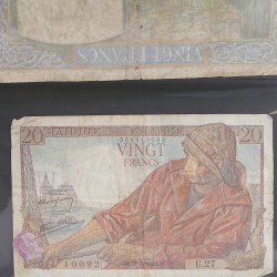 Lot de 15 billets de banque anciens de France en un album.