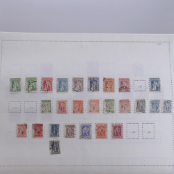 Lot massif de timbres de Grèce 1886-2001 oblitérés sur feuilles.