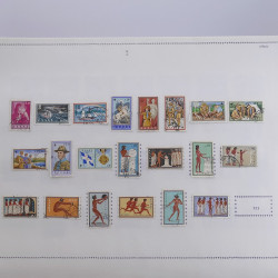 Lot massif de timbres de Grèce 1886-2001 oblitérés sur feuilles.