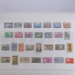 Lot massif de timbres de Grèce 1886-2001 oblitérés sur feuilles.