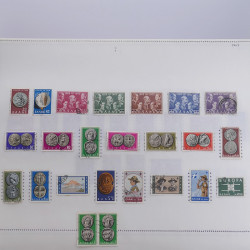 Lot massif de timbres de Grèce 1886-2001 oblitérés sur feuilles.