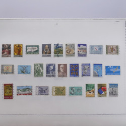 Lot massif de timbres de Grèce 1886-2001 oblitérés sur feuilles.