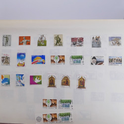 Lot massif de timbres de Grèce 1886-2001 oblitérés sur feuilles.