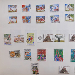 Lot massif de timbres de Grèce 1886-2001 oblitérés sur feuilles.