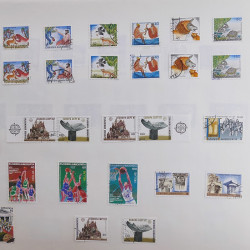 Lot massif de timbres de Grèce 1886-2001 oblitérés sur feuilles.
