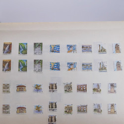 Lot massif de timbres de Grèce 1886-2001 oblitérés sur feuilles.