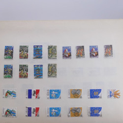 Lot massif de timbres de Grèce 1886-2001 oblitérés sur feuilles.