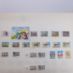 Lot massif de timbres de Grèce 1886-2001 oblitérés sur feuilles.