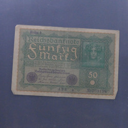 Lot de 100 billets de banque anciens d'Allemagne en un album.