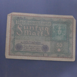 Lot de 100 billets de banque anciens d'Allemagne en un album.