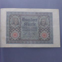 Lot de 100 billets de banque anciens d'Allemagne en un album.