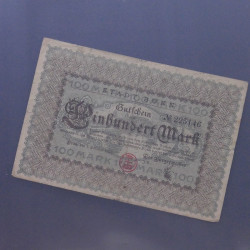 Lot de 100 billets de banque anciens d'Allemagne en un album.