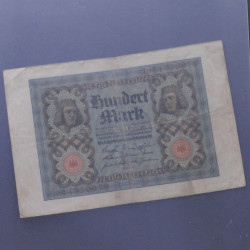 Lot de 100 billets de banque anciens d'Allemagne en un album.