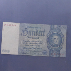 Lot de 100 billets de banque anciens d'Allemagne en un album.