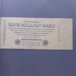 Lot de 100 billets de banque anciens d'Allemagne en un album.