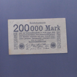 Lot de 100 billets de banque anciens d'Allemagne en un album.