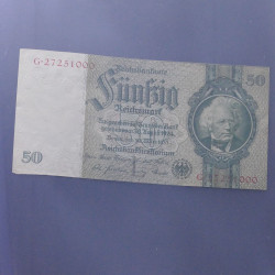 Lot de 100 billets de banque anciens d'Allemagne en un album.