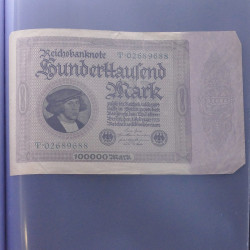 Lot de 100 billets de banque anciens d'Allemagne en un album.
