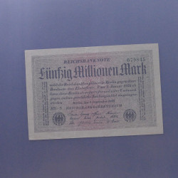 Lot de 100 billets de banque anciens d'Allemagne en un album.