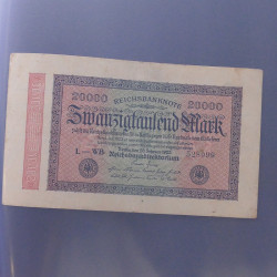 Lot de 100 billets de banque anciens d'Allemagne en un album.