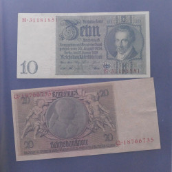 Lot de 100 billets de banque anciens d'Allemagne en un album.