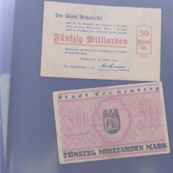 Lot de 100 billets de banque anciens d'Allemagne en un album.