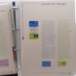 Collection documents premier jour de France 2009-2010 complet en un album.