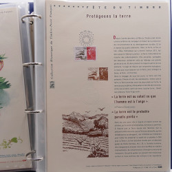 Collection documents premier jour de France 2011 complet en un album.