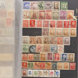 Lot de timbres d'Amérique neufs et oblitérés en un album.