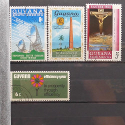 Lot de timbres d'Amérique neufs et oblitérés en un album.