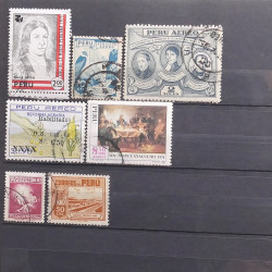 Lot de timbres d'Amérique neufs et oblitérés en un album.