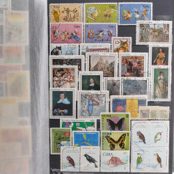 Lot de timbres d'Amérique neufs et oblitérés en un album.