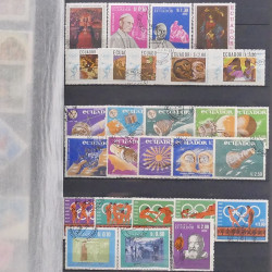 Lot de timbres d'Amérique neufs et oblitérés en un album.