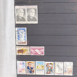 Lot de timbres d'Amérique neufs et oblitérés en un album.